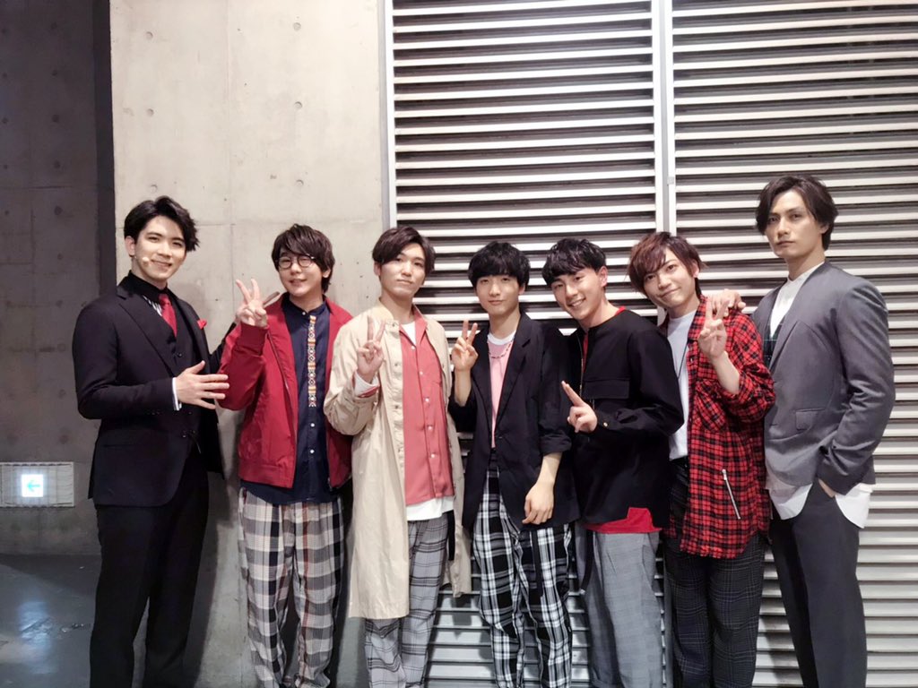 ティザーサイトに描かれているキャラクターで、鏡を覗くと流れる声は実はマレウスでした