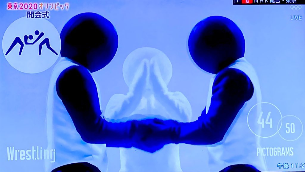 改めて見たら白い人自カプ応援大歓喜するオタクに見えてもうダメだった 