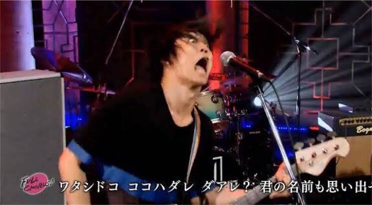 ユニゾントレンド入りしてるから宣伝するね、これです 知らない人、YouTube開いて検索してください、MVが期間限定で全部公開されてます 夏にはLIVE円盤出ます、そのうちアルバムもでます 顔と頭と腕がいいです、ひとりはベース兼バックダンサーです、よろしくどうぞ UNISON SQUARE GARDENでした
