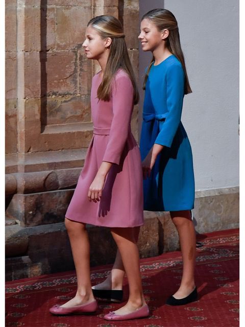 シックだけど遊び心も忘れないお上品な色遣いをする姉妹のファッションがとっても好き