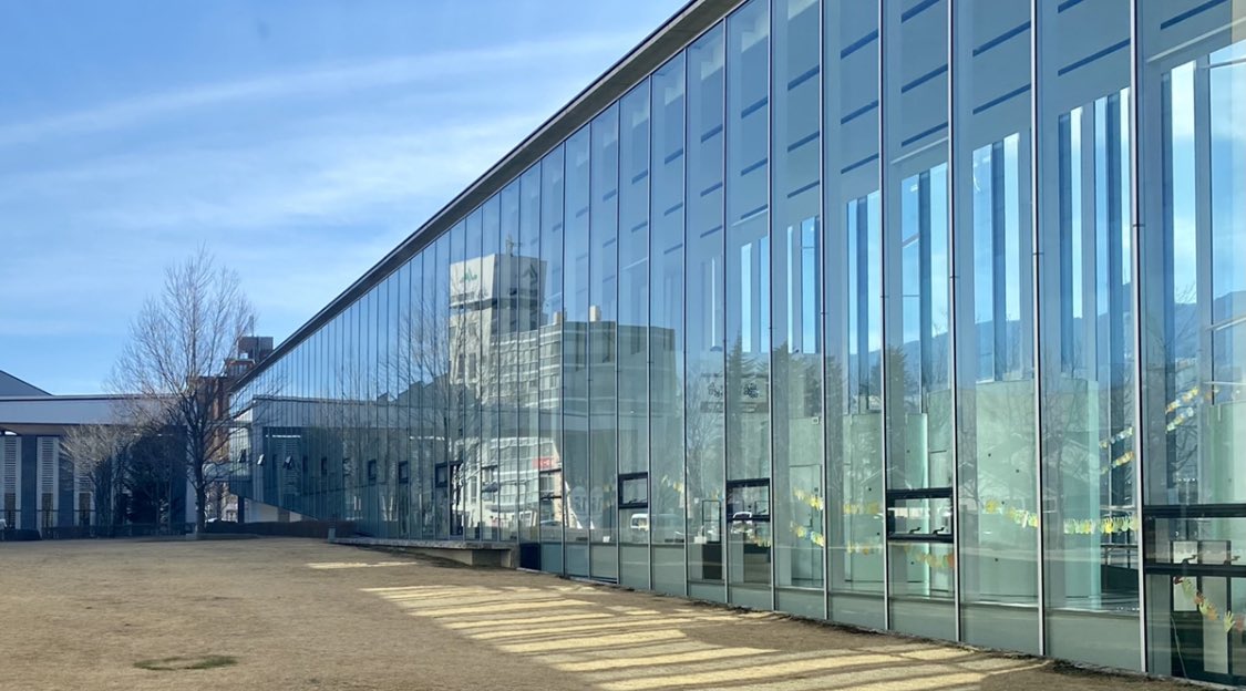 数々の建築賞を受賞した複合文化施設内に作られたガラス張りの図書室