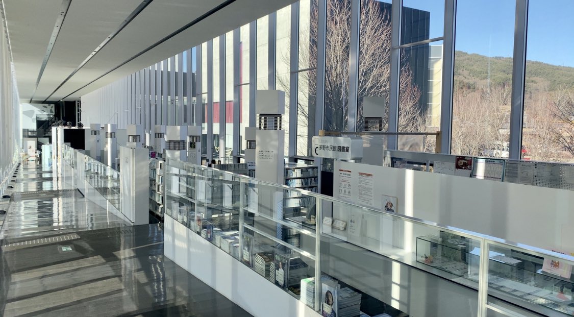 数々の建築賞を受賞した複合文化施設内に作られたガラス張りの図書室