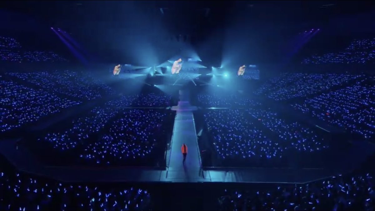 今まで色んなオタクしてきたけどソロ曲でこんなにペンライトの色揃ってるアーティストは初めて