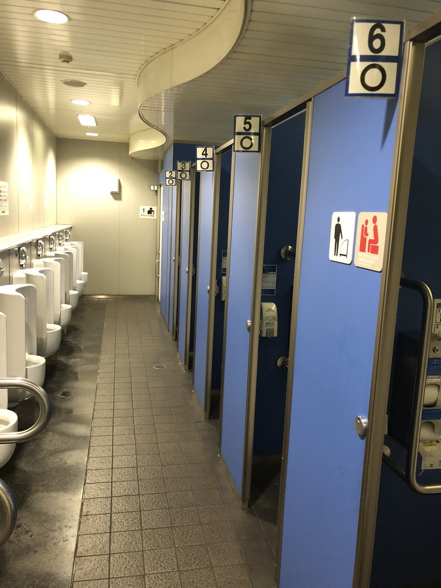 ほとんどお金をかけずにこういう工夫ができるって頭が良いよなと思った 大江戸線上野御徒町駅のトイレ この写真撮ってたら電車1本逃した 