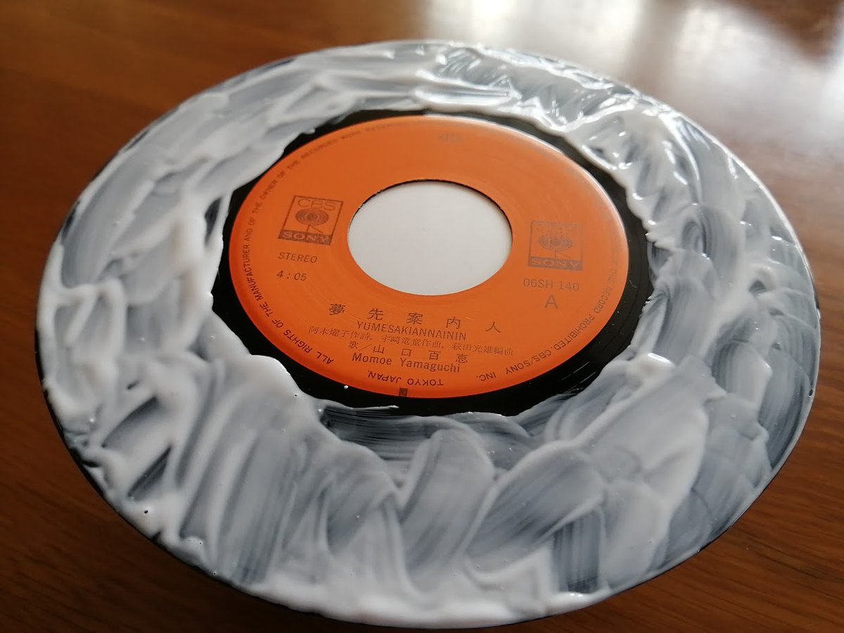 中古のレコードを買うとカビがびっしり付いている場合があります