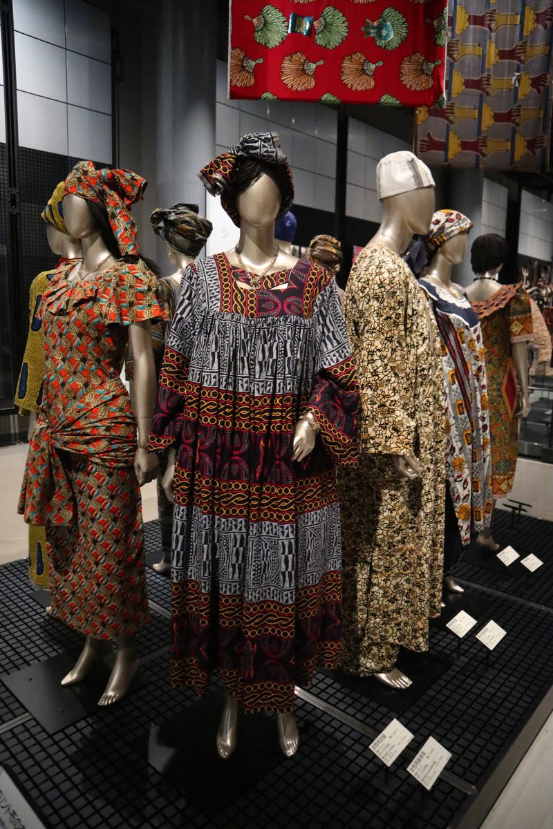 オリンピック開会式で各国の衣装が注目されてますけど、なぜか知名度だけが低いんですが、大阪の万博公園の中にある国立民族学博物館おすすめですよ