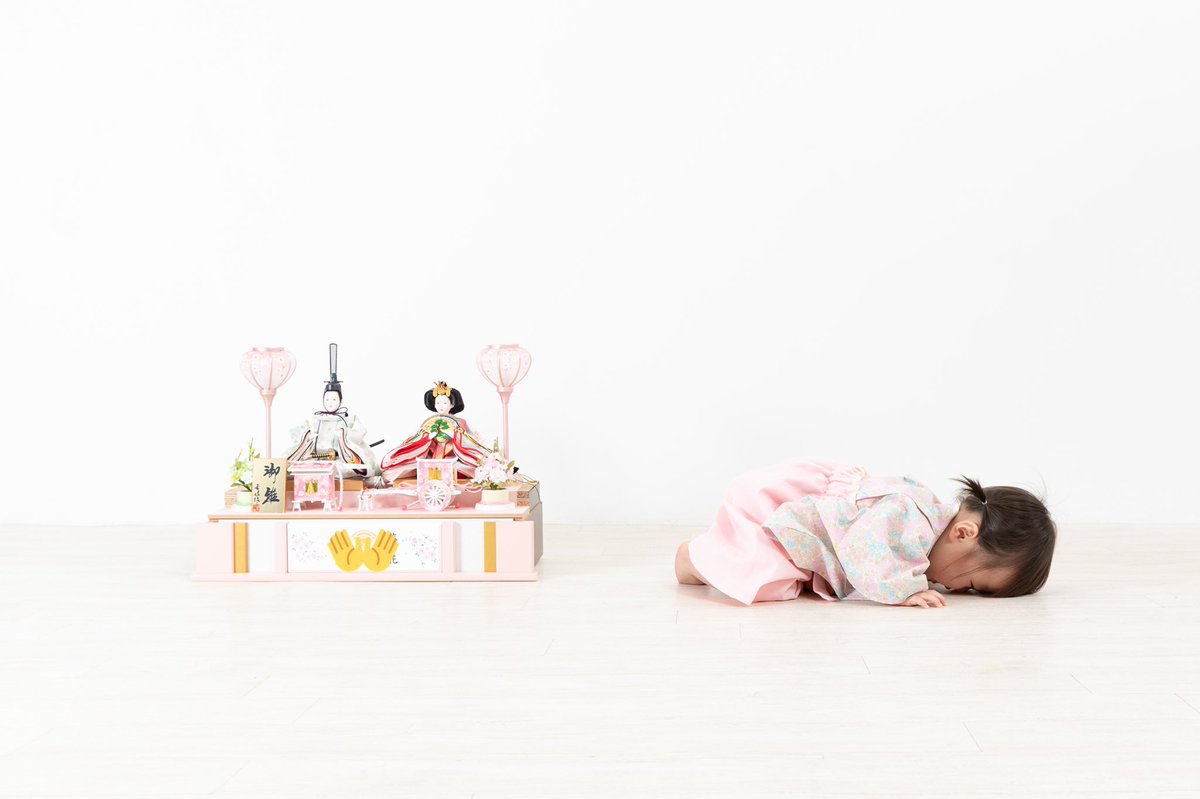 機嫌が悪すぎて初節句の写真はこちら。 