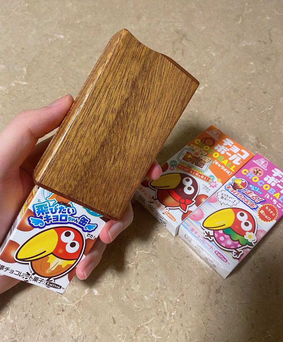 チョコボールを専用ケースに入れて食べてんの俺だけだと思う