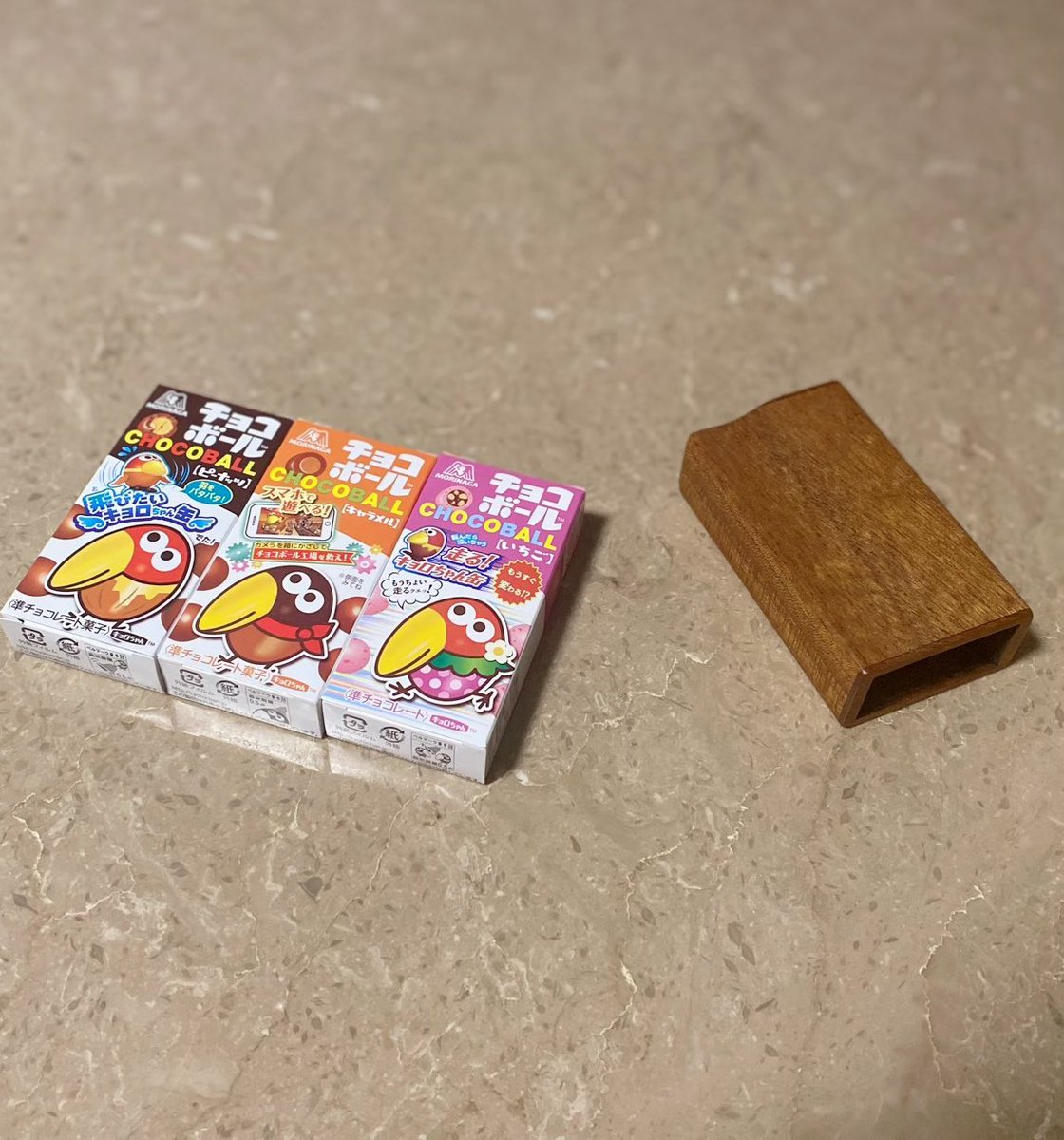 チョコボールを専用ケースに入れて食べてんの俺だけだと思う