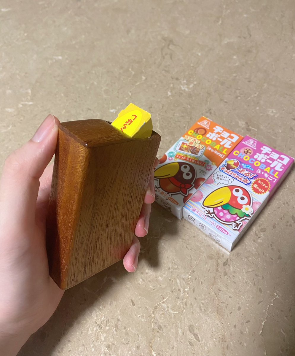 チョコボールを専用ケースに入れて食べてんの俺だけだと思う