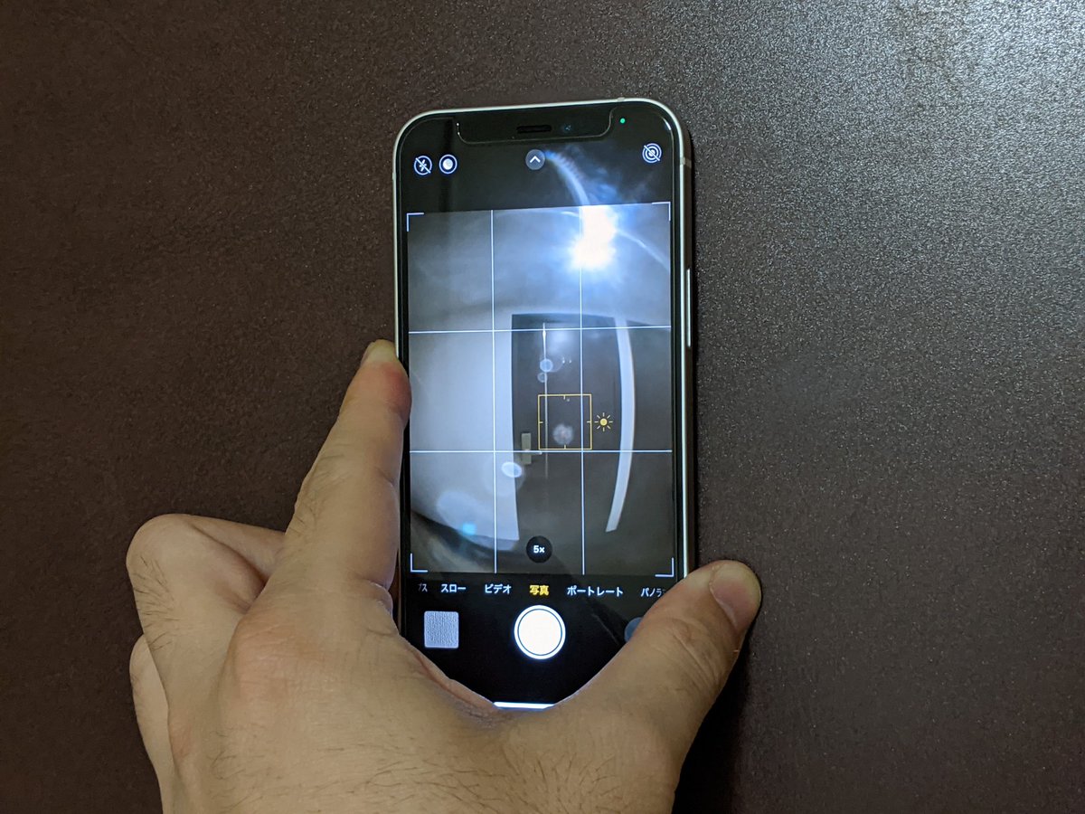 ところでスマホのカメラを使えば、マンションやホテルの扉についてるドアスコープがめっちゃ見やすくなる上に撮影も録画も自由自在にできるという話はしましたっけ 