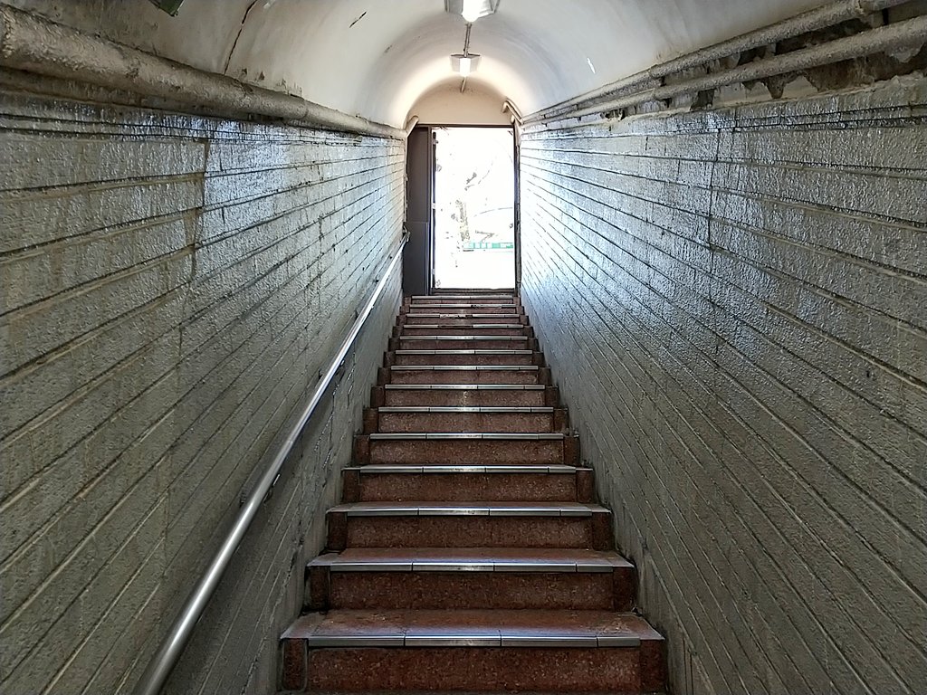 再開発が進む三宮でずっと変わらないのが「A14出入口」