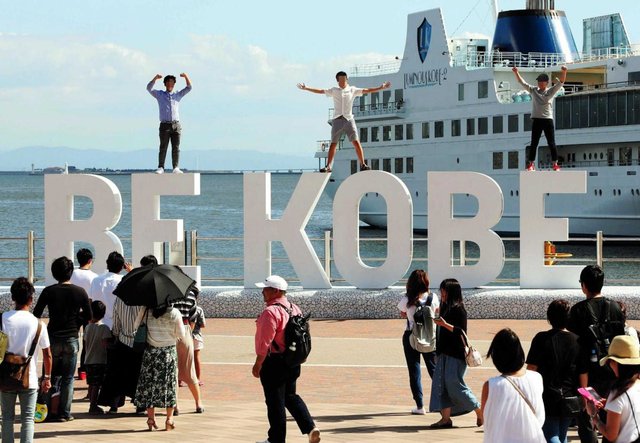 「ＢＥ　ＫＯＢＥ」２年もたず修理へ　よじ登る人の重みで亀裂  #神戸新聞 #神戸市 