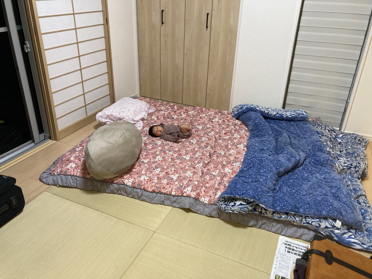 新生児のちっちゃさやばい可愛すぎる笑っちゃう😂😂😂 