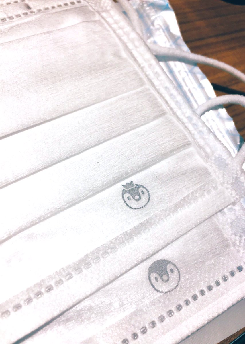 鼻セレブのマスクが一番すきなんだけど、もう選んでる余裕もないのであるやつつけてるけど、鼻セレブマスク使ってる人はペンギンマーク確認してみて