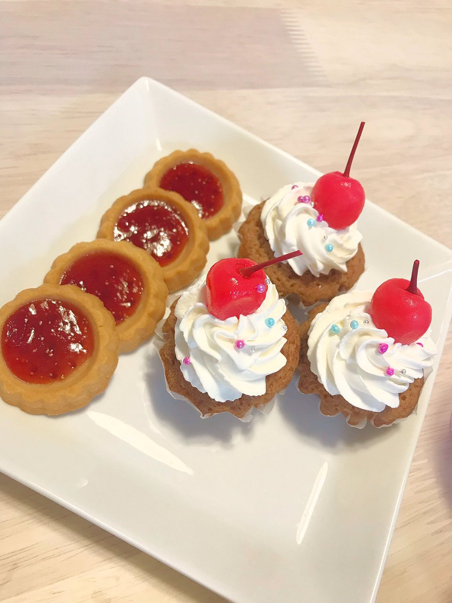 子供から『絵本に出てくるみたいなおやつ食べたい』と言われて…  ・夜空と一緒に閉じ込められた 　　　　　　　　お化けゼリー ・夢系ドリンク ジャムクッキーとさくらんぼケーキは私の願望