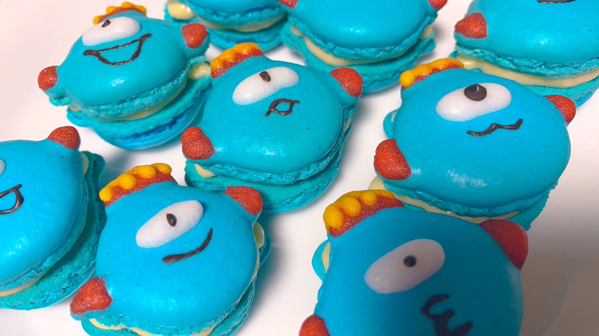 深夜に漏湖のマカロン作りました！ よかったらみてください..！ 