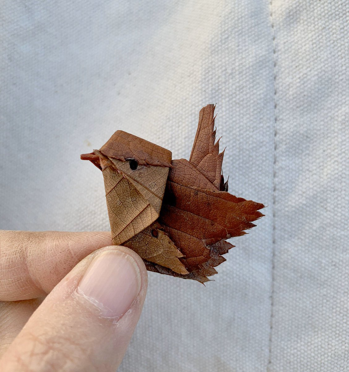 五羽くらい折っているとだんだん形が決まってきて、結局十羽くらい折りました^ ^