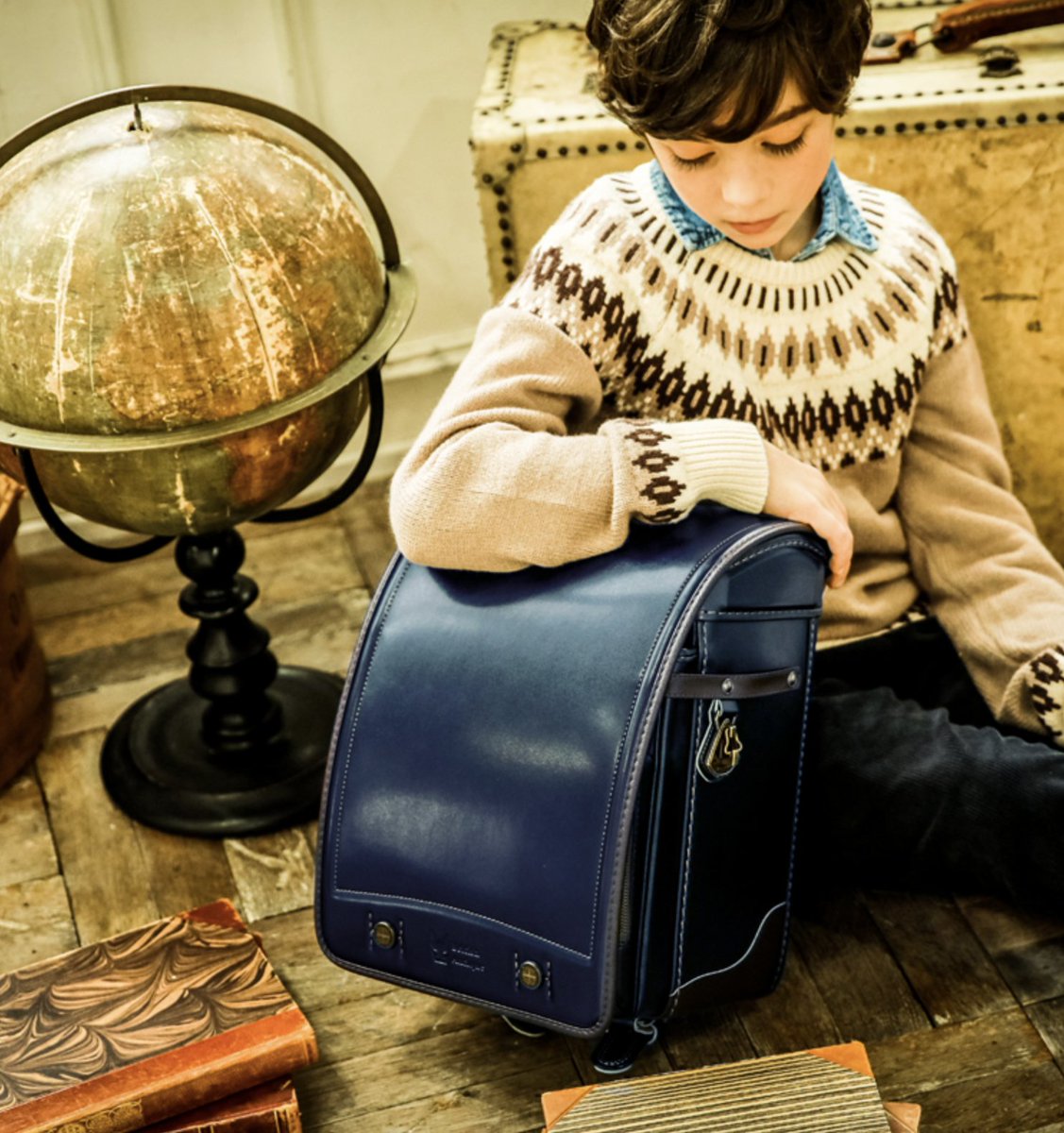 ただのランドセルの広告なのにめちゃ物憂げな美少年 