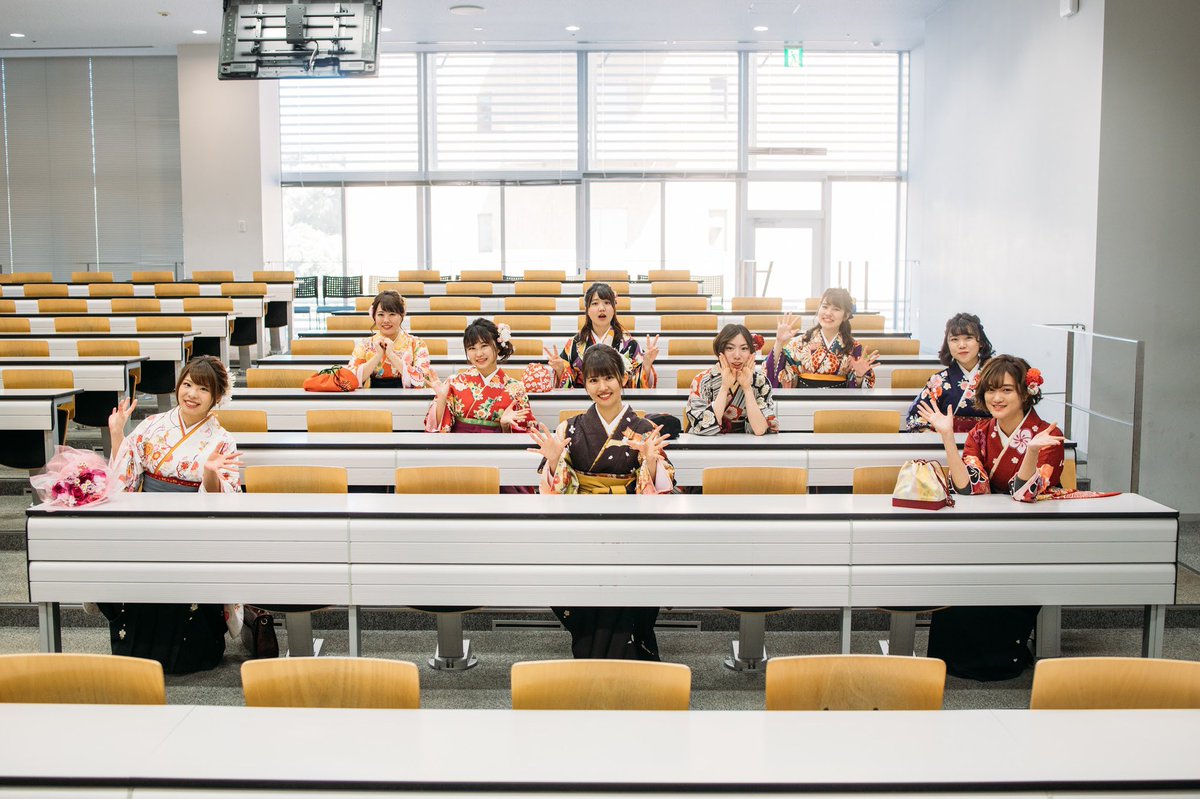 コロナで卒業式中止になったけど袴は借りてるしどうしようって人はLovegraphで写真撮ってもらうのオススメ  去年皆で撮ってもらって ジャケ写ですか⁈ってクオリティの写真が1人3000円で頼めた  式はなくても学校を通い終えたことはとても立派なことなので、 悲しむ人が少しでも減りますように 