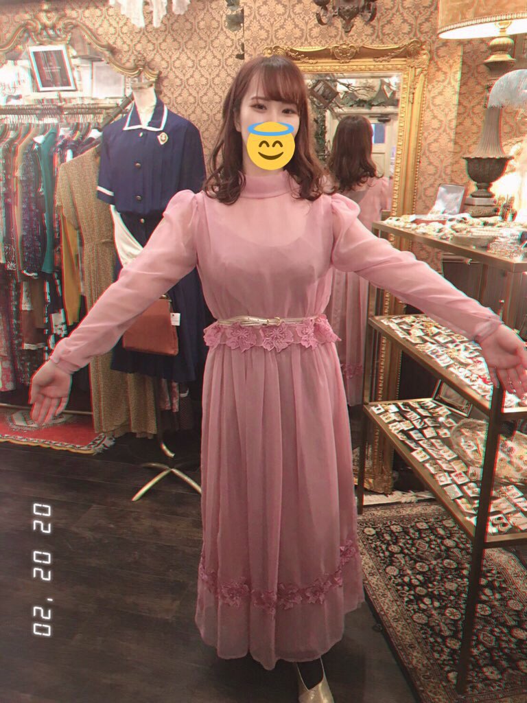 これは自分の骨格やPC何も知らない時に盛大に事故ったワンピースとスニーカー  対して何もかも理解して選んだワンピースとヒール 