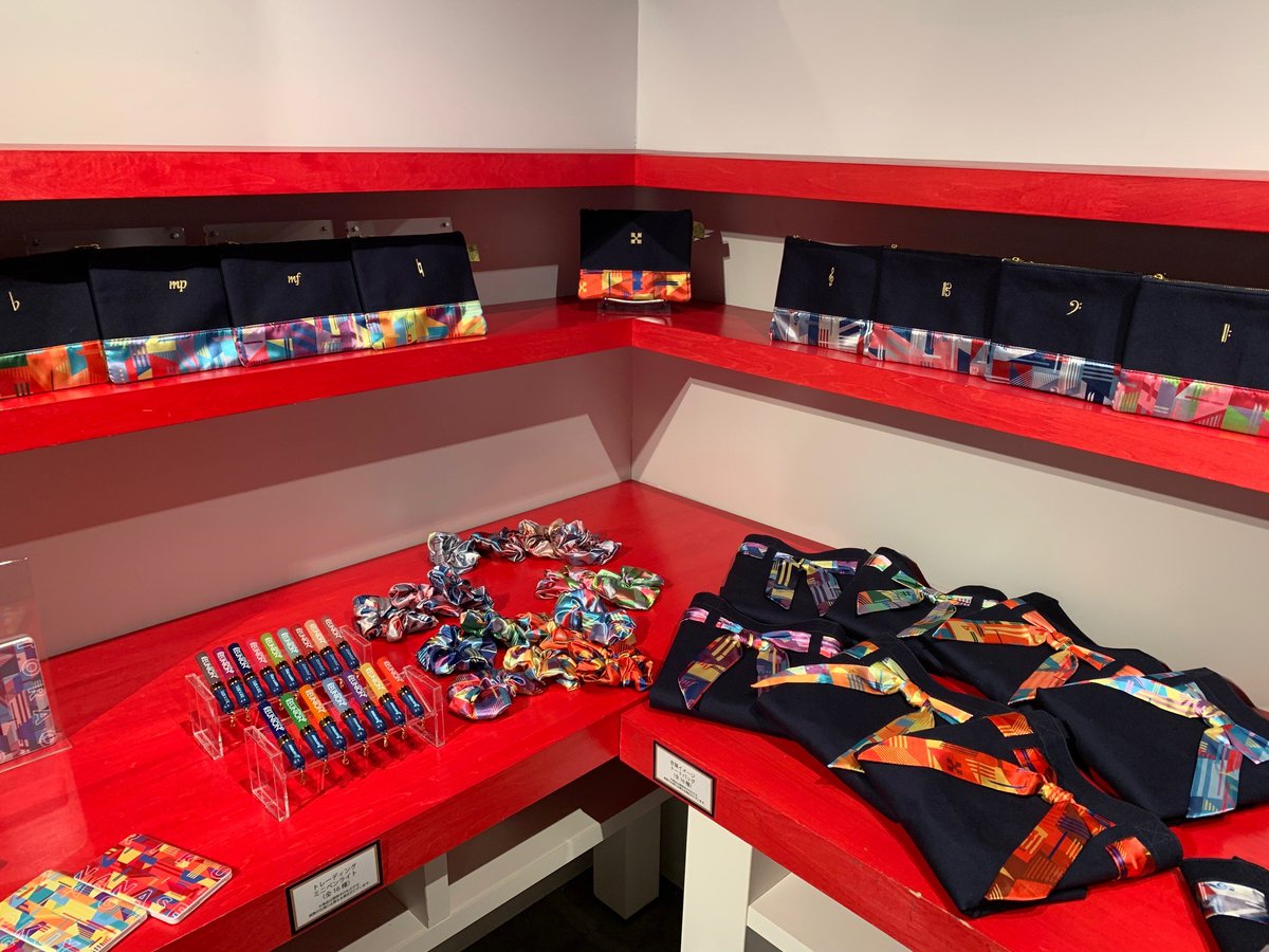 【アイドリッシュセブン「REUNION」展覧会グッズ見本の展示】  「REUNION」展覧会グッズの一部を展示いたします