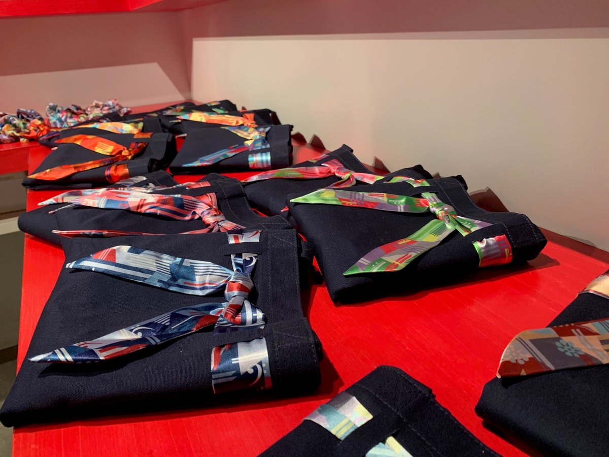 【アイドリッシュセブン「REUNION」展覧会グッズ見本の展示】  「REUNION」展覧会グッズの一部を展示いたします