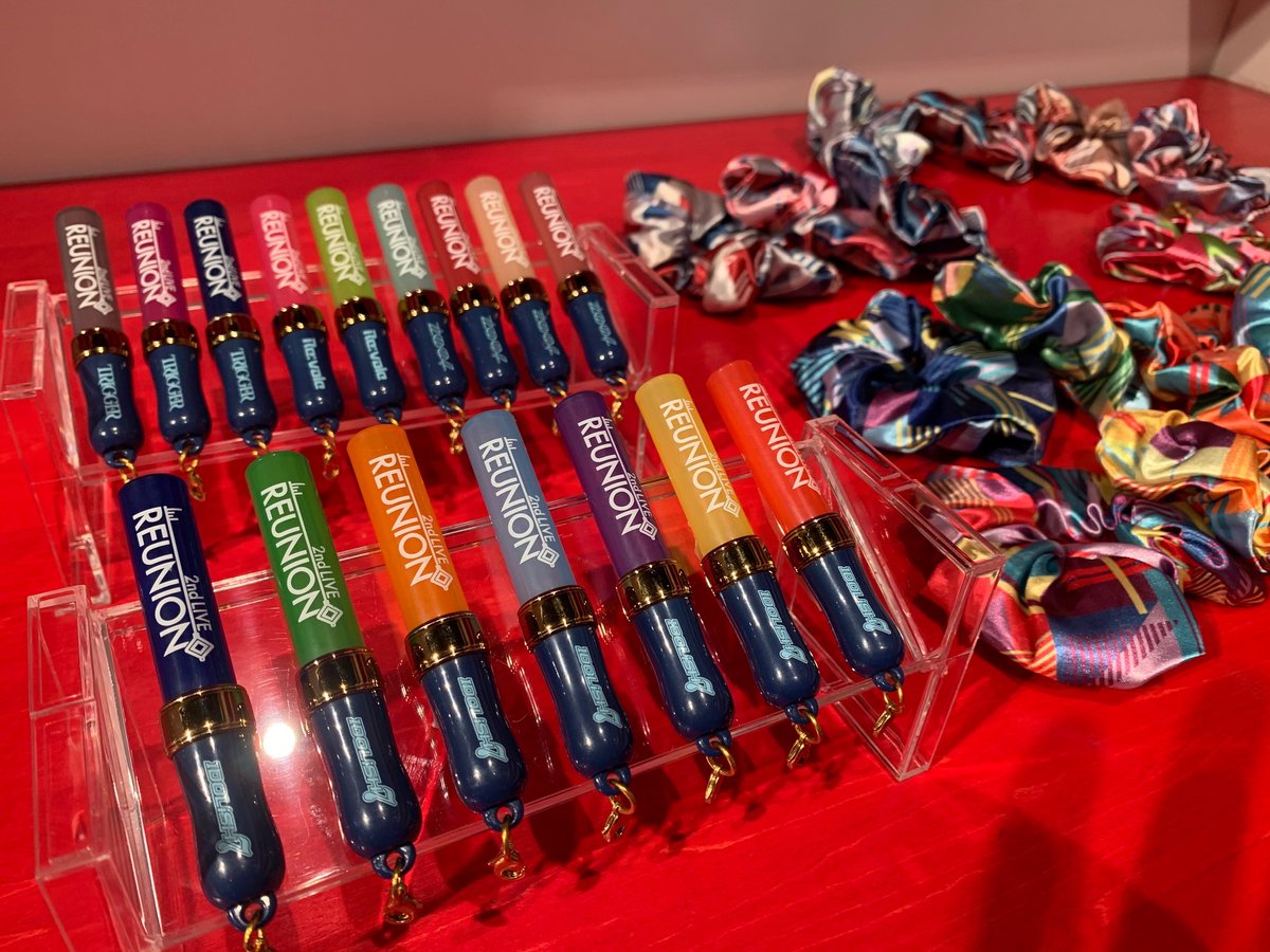 【アイドリッシュセブン「REUNION」展覧会グッズ見本の展示】  「REUNION」展覧会グッズの一部を展示いたします