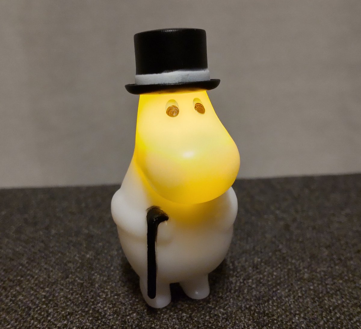 ガチャガチャのムーミンライト、思ってた光り方と違う 