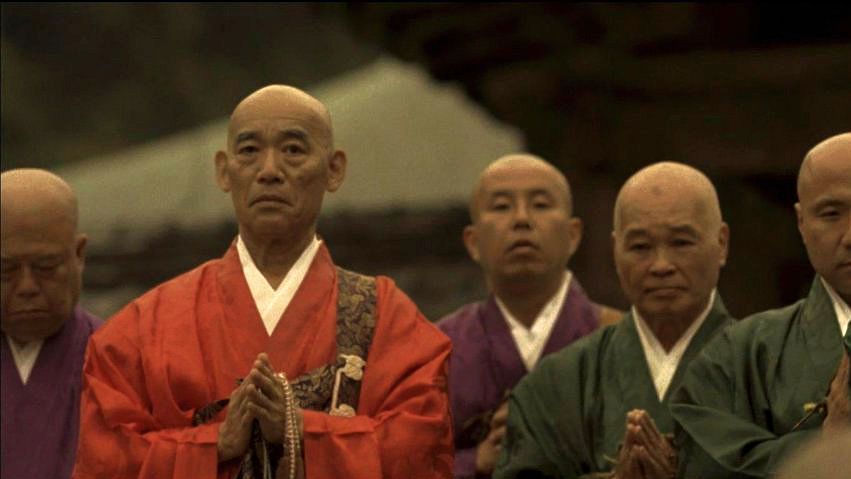 いっぽう「日本沈没(2006)」では富野由悠季が京都の高僧として出演しているがこれも違和感ない