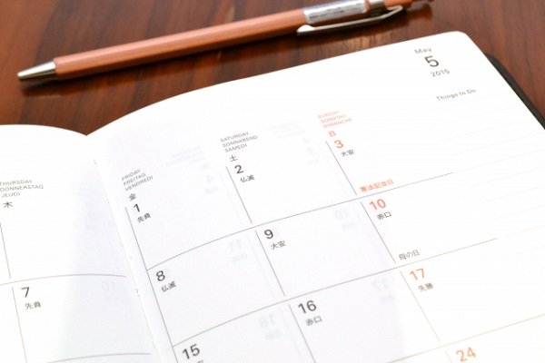 “予定をはしごする友達”に意見二分   反対派から「時間つぶしに呼ばれたのが不快」などの意見があがる一方、賛成派からは「休みは貴重だから」という声も