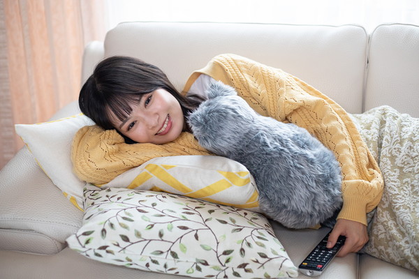【にゃ～】“ほぼ猫”のようなネコ型クッション登場