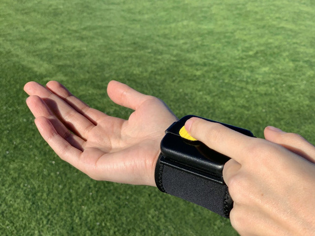 手のひらだけでなく、ドアノブや手すりなどに噴き掛けることもできる