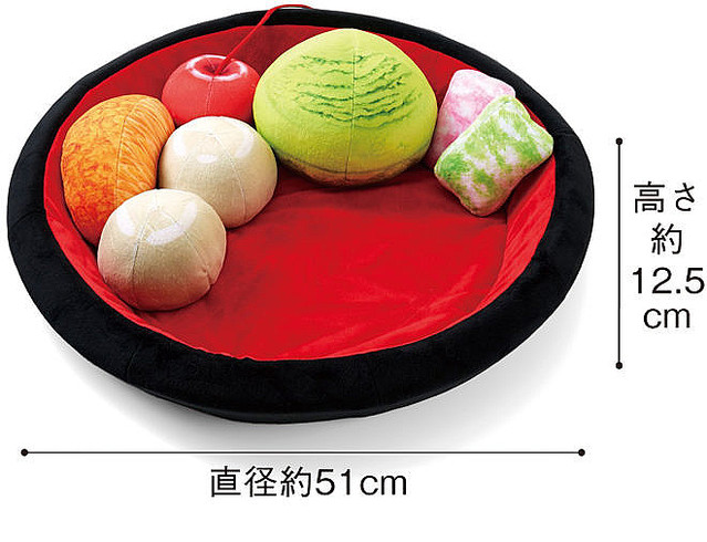 「あんみつにゃんこクッション」登場 猫がくつろぐと、トッピングように見えるクッション