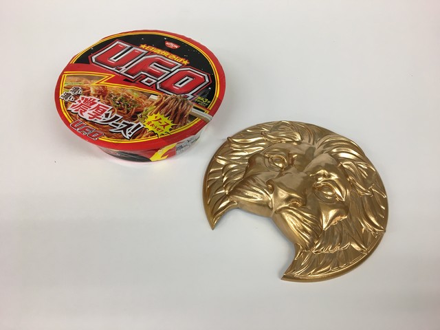 “ライオン型”湯切りプレートが話題   ゴールドの色味にこだわり、テンションの上がる非日常感を実現