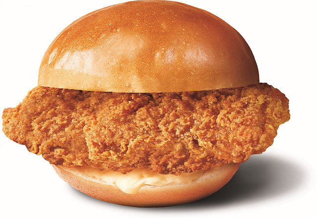 「ファミチキバンズ」を12日全国発売   購入したファミチキを挟むだけ