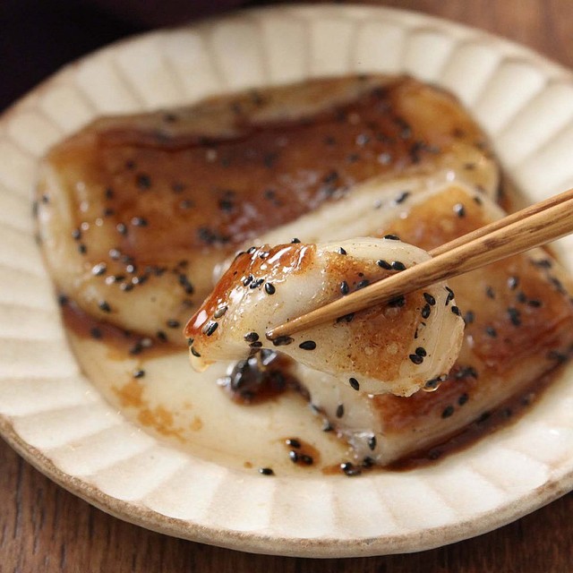 【記事内にレシピ】背徳の味がすぎる「大学芋もち」が話題   甘じょっぱいスイーツ「大学芋」と、この季節に食べたい「餅」をかけ合わせた