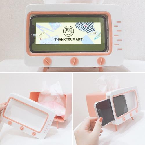 サンキューマートのレトロテレビ型ケース   前側にはスマホがすっぽり入る小物入れがあり、背面はティッシュケースになっている