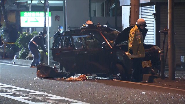 【男女6人重軽傷】中高生8人が乗った軽自動車が電柱に衝突、1人死亡 神奈川 車は定員が4人で、運転していた19歳の少年は「コントロールを失った」という趣旨の説明をしているという
