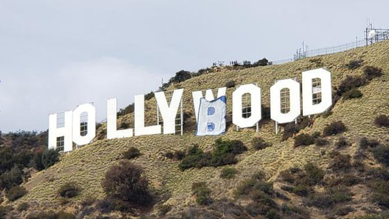 警察によると犯人は犯行に及んだ理由を「乳ガンについて意識を高めるため」と説明しているという