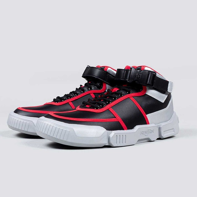 【靴底も再現】｢仮面ライダー｣を起用したファッションブランド『HENSHIN by KAMEN RIDER』誕生   Tシャツやスニーカーなど20～30代の男性が日常使いしやすいアイテムを中心に展開