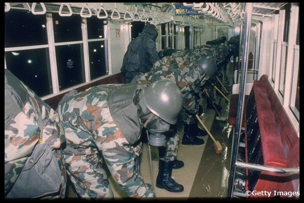 床の液体を素早く処分し被害拡大を防いだ駅職員も亡くなった