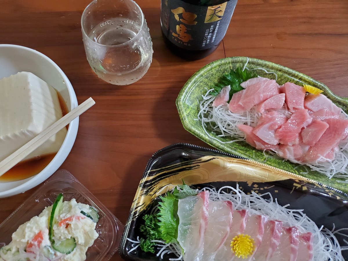 おかずは全部スーパーで調達したが、但馬の美酒は講演先で頂いたもの