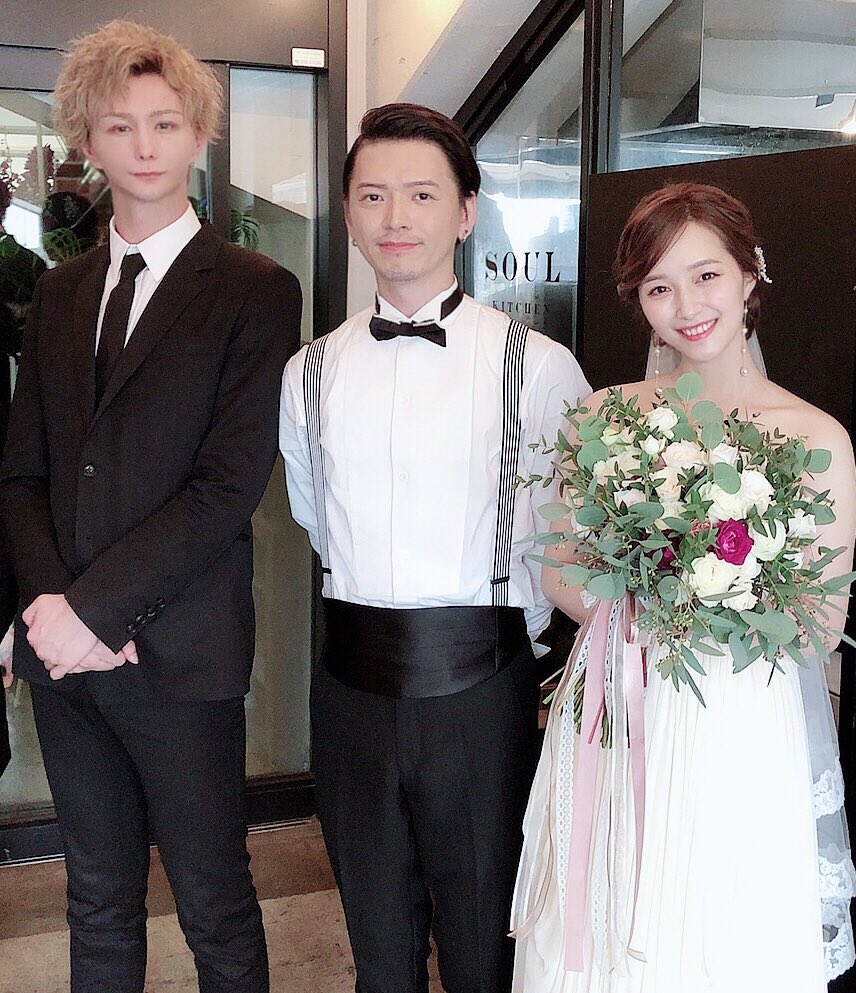 先日ずっとお世話になっているスタイリストのBunさん新婦の三宅ひとみさんの結婚式に出席してきました なんとLUNA SEAのINORANさんにギターを弾いていただき歌の余興もさせていただいたのですが心臓出ちゃうくらい緊張しました(T-T) お二人の記念日に立ち会う事が出来て嬉しいです
