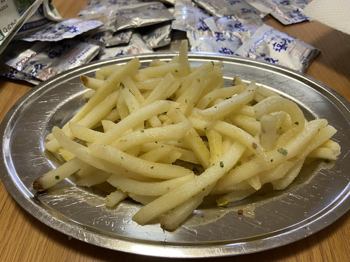 揚げたてのポテトにサッポロ一番塩らーめんスープで味付けしたサッポロポテトがうますぎる