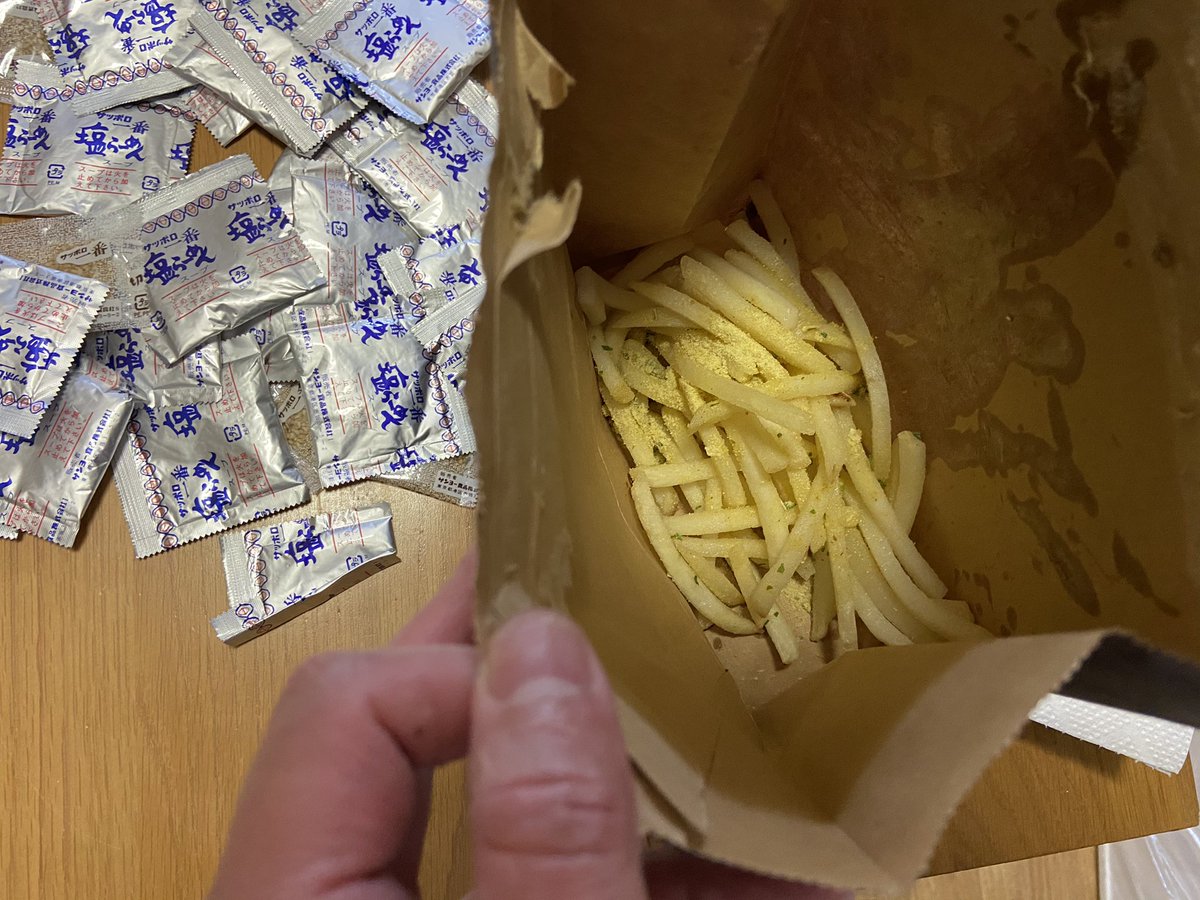 揚げたてのポテトにサッポロ一番塩らーめんスープで味付けしたサッポロポテトがうますぎる