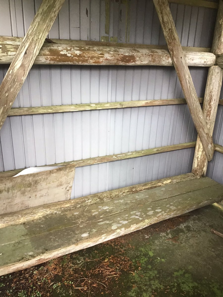 雨宿りしながら幼馴染とセックスするバス停あった！！！！！ 