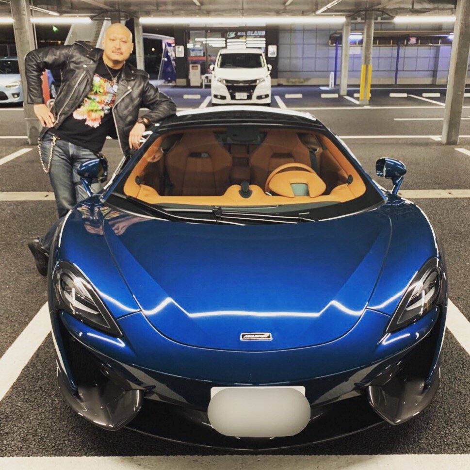 先日は数々の高級外車を痛車ラッピングすることで有名なプラスワンの鈴木さんとドライブへ