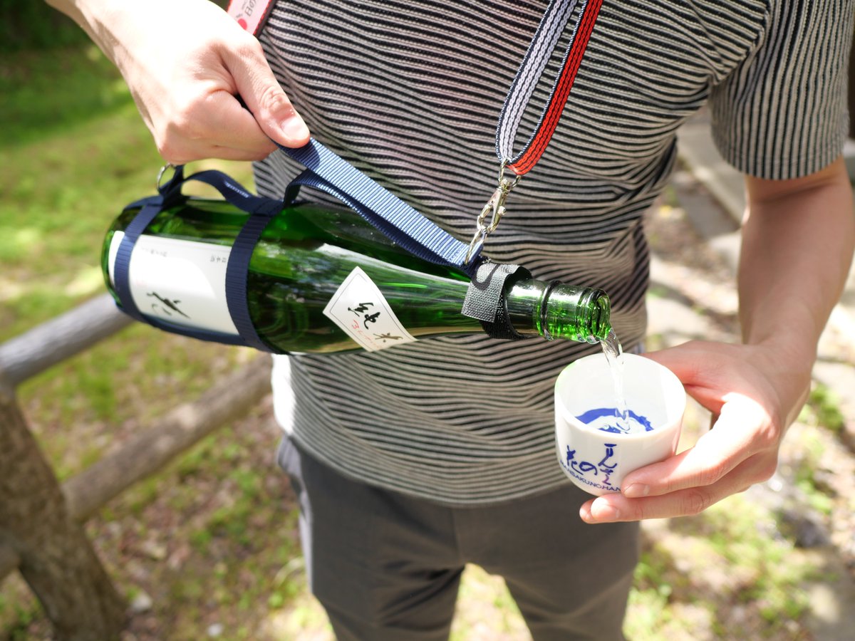 ツイッターでの告知を忘れていましたが、オンラインショップで「オリジナル一升瓶ホルダー」発売しました😆  山田錦がもらえるクーポンコードと夏のお得な商品も掲載していますので時間のあるときにご覧ください