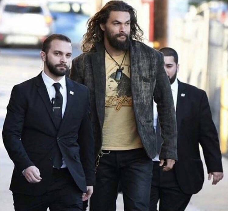 ボディーガードに守られてるモモアマンがその場にいる全員守れるぐらい強そう 